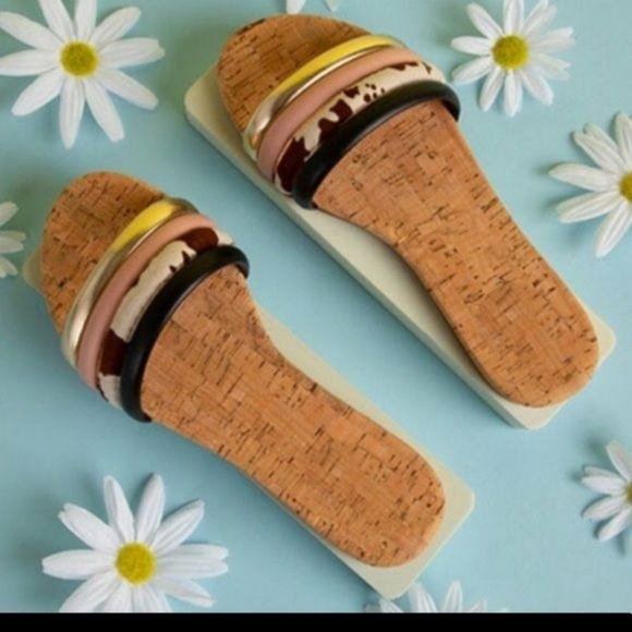 Puffy strap slide Sandals in multi cow print. - Picture 5 of 7